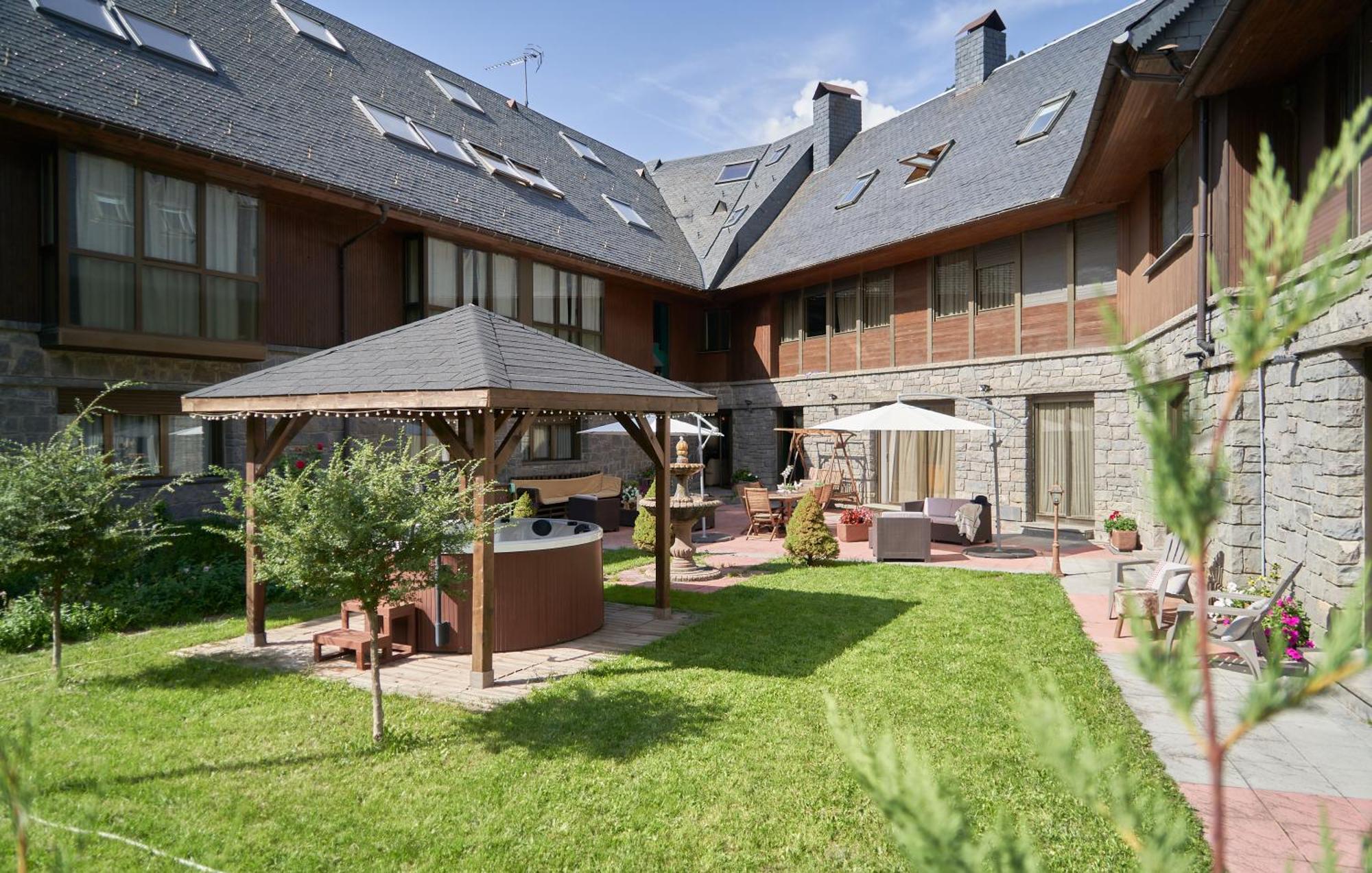 Gran Chalet Hotel & Petit Spa Vielha Kültér fotó
